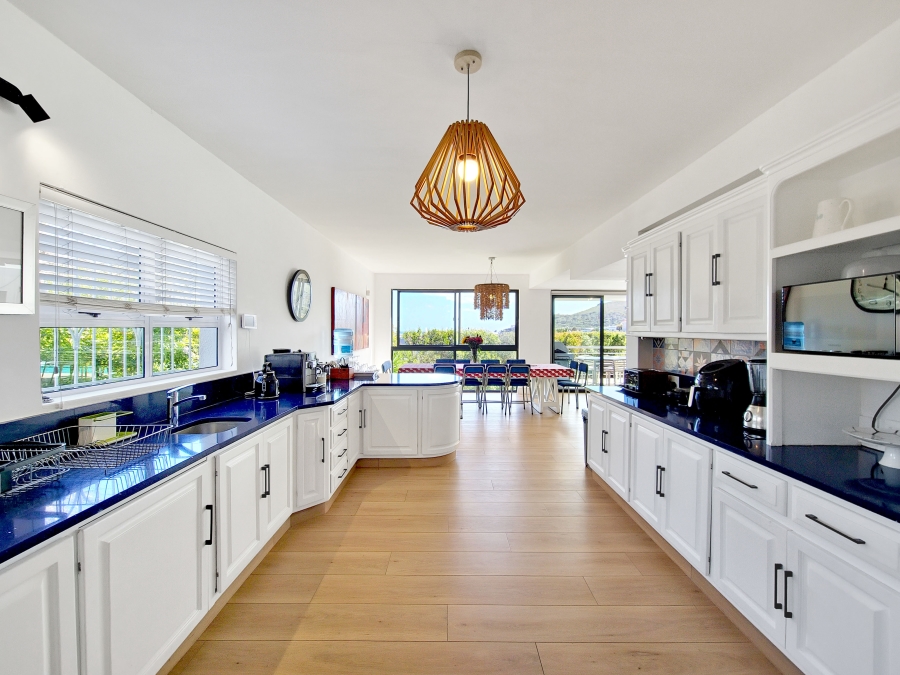 To Let 7 Bedroom Property for Rent in Camps Bay Western Cape